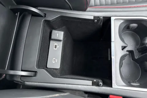 DU21OJW Land Rover Discovery Sport 2.0 D200 MHEV R-Dynamic HSE Auto 4WD Euro 6 (s/s) 5dr Thumbnail #46