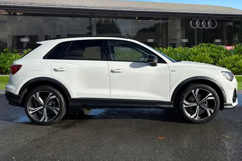  Audi Q3 1.5 TFSI CoD 35 Black Edition Euro 6 (s/s) 5dr Thumbnail #3