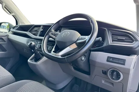 DG74CZJ Volkswagen Transporter 2.0 TDI 110 Highline Van Thumbnail #14