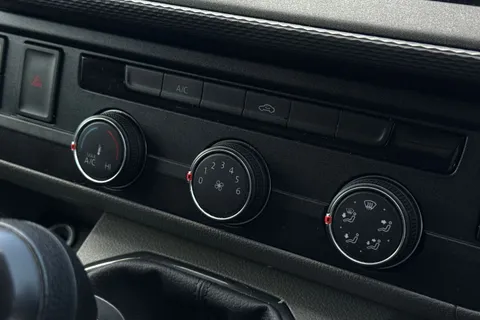 DG74EXR Volkswagen Transporter 2.0 TDI 110 Highline Van Thumbnail #21