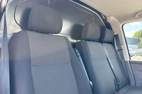 DG74EXR Volkswagen Transporter 2.0 TDI 110 Highline Van Thumbnail #23