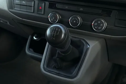 DG74CZJ Volkswagen Transporter 2.0 TDI 110 Highline Van Thumbnail #23