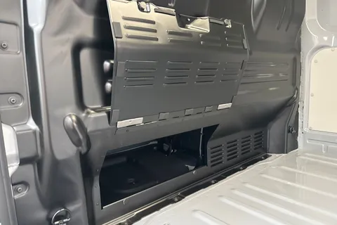 DC75CZE Volkswagen Transporter T28 Panel Van Commerce Pro SWB 150 PS 2.0 TDI 8sp Automatic Thumbnail #32
