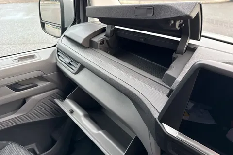 DC75CZE Volkswagen Transporter T28 Panel Van Commerce Pro SWB 150 PS 2.0 TDI 8sp Automatic Thumbnail #34