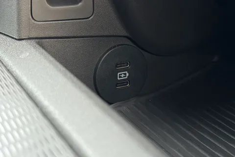 DC75CZE Volkswagen Transporter T28 Panel Van Commerce Pro SWB 150 PS 2.0 TDI 8sp Automatic Thumbnail #35