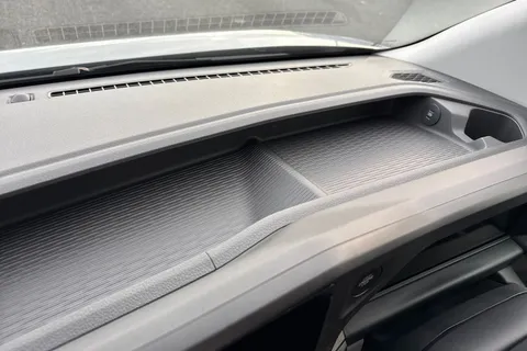 DC75CZE Volkswagen Transporter T28 Panel Van Commerce Pro SWB 150 PS 2.0 TDI 8sp Automatic Thumbnail #36