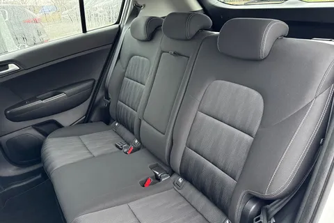 RV68XTF Kia Sportage 1.6 GDi 1 Euro 6 (s/s) 5dr Thumbnail #19