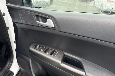 RV68XTF Kia Sportage 1.6 GDi 1 Euro 6 (s/s) 5dr Thumbnail #21