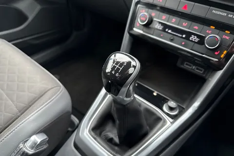 BJ69FFG Volkswagen T-Cross 1.0 TSI 115 SEL 5d | Heated Seats | Rear Camera Thumbnail #24