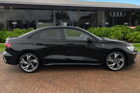 KR25DGZ Audi A3 Black Edition 35 TFSI  150 PS S tronic Thumbnail #4