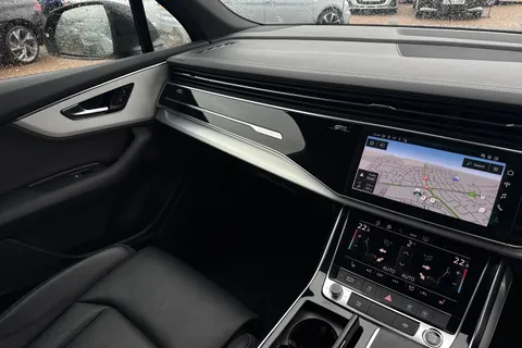 20 of 62 for Audi Q7 S line 55 TFSI quattro 340 PS tiptronic