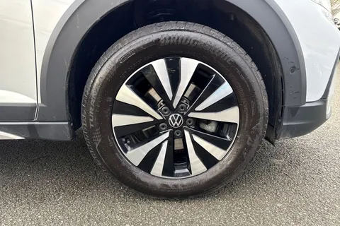 DF25AOS Volkswagen Taigo 1.0 TSI Life DSG Euro 6 (s/s) 5dr Thumbnail #10