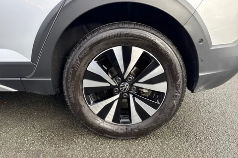 DF25AOS Volkswagen Taigo 1.0 TSI Life DSG Euro 6 (s/s) 5dr Thumbnail #12