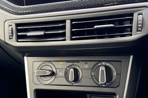 DF25AOS Volkswagen Taigo 1.0 TSI Life DSG Euro 6 (s/s) 5dr Thumbnail #22