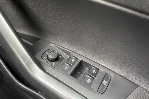 DF25AOS Volkswagen Taigo 1.0 TSI Life DSG Euro 6 (s/s) 5dr Thumbnail #25