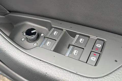 PJ75KWT Audi A6 Avant Avant Black Edition 40 TFSI  204 PS S tronic Thumbnail #35