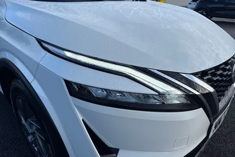 MM72GYX Nissan Qashqai 1.3 DIG-T MHEV Acenta Premium XTRON Euro 6 (s/s) 5dr Thumbnail #8