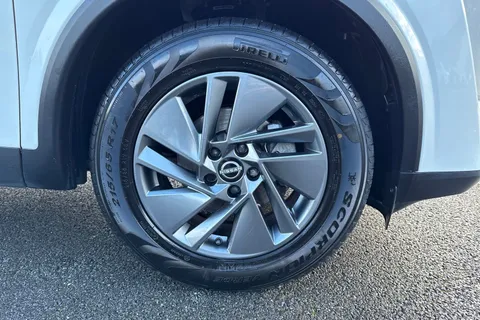 MM72GYX Nissan Qashqai 1.3 DIG-T MHEV Acenta Premium XTRON Euro 6 (s/s) 5dr Thumbnail #9
