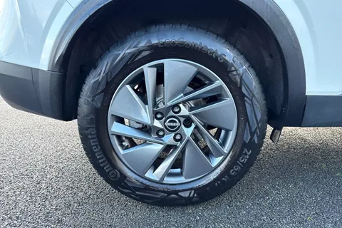 MM72GYX Nissan Qashqai 1.3 DIG-T MHEV Acenta Premium XTRON Euro 6 (s/s) 5dr Thumbnail #10