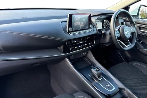 MM72GYX Nissan Qashqai 1.3 DIG-T MHEV Acenta Premium XTRON Euro 6 (s/s) 5dr Thumbnail #14