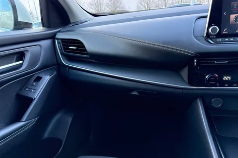 MM72GYX Nissan Qashqai 1.3 DIG-T MHEV Acenta Premium XTRON Euro 6 (s/s) 5dr Thumbnail #19