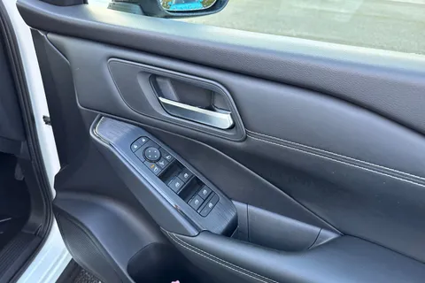 MM72GYX Nissan Qashqai 1.3 DIG-T MHEV Acenta Premium XTRON Euro 6 (s/s) 5dr Thumbnail #20