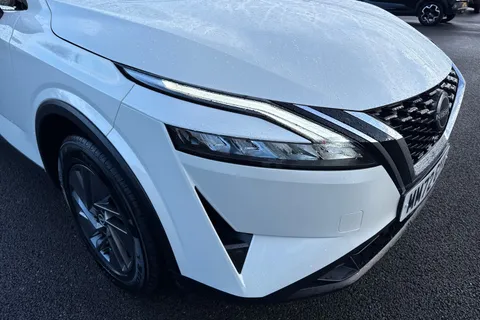 MM72GYX Nissan Qashqai 1.3 DIG-T MHEV Acenta Premium XTRON Euro 6 (s/s) 5dr Thumbnail #24