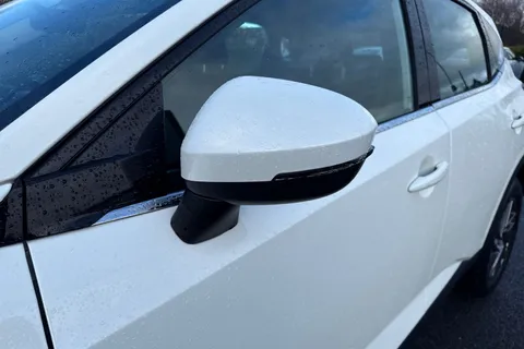 MM72GYX Nissan Qashqai 1.3 DIG-T MHEV Acenta Premium XTRON Euro 6 (s/s) 5dr Thumbnail #28