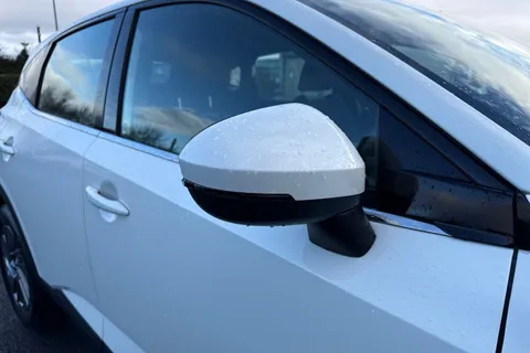 MM72GYX Nissan Qashqai 1.3 DIG-T MHEV Acenta Premium XTRON Euro 6 (s/s) 5dr Thumbnail #34