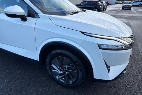MM72GYX Nissan Qashqai 1.3 DIG-T MHEV Acenta Premium XTRON Euro 6 (s/s) 5dr Thumbnail #35