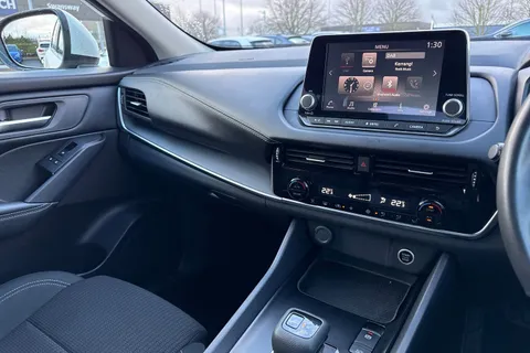 MM72GYX Nissan Qashqai 1.3 DIG-T MHEV Acenta Premium XTRON Euro 6 (s/s) 5dr Thumbnail #43