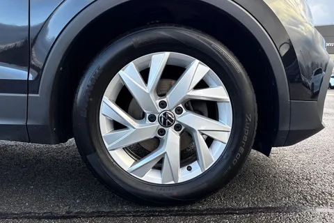 PF22NPU Volkswagen Tiguan 1.5 TSI Life DSG Euro 6 (s/s) 5dr Thumbnail #10