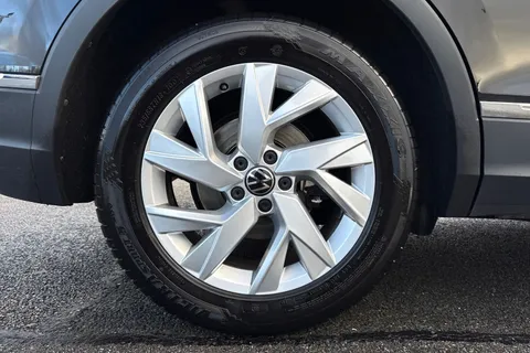 PF22NPU Volkswagen Tiguan 1.5 TSI Life DSG Euro 6 (s/s) 5dr Thumbnail #11