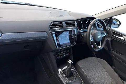 PF22NPU Volkswagen Tiguan 1.5 TSI Life DSG Euro 6 (s/s) 5dr Thumbnail #15