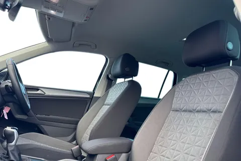 PF22NPU Volkswagen Tiguan 1.5 TSI Life DSG Euro 6 (s/s) 5dr Thumbnail #16