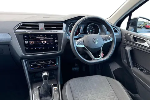 PF22NPU Volkswagen Tiguan 1.5 TSI Life DSG Euro 6 (s/s) 5dr Thumbnail #18