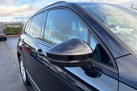 PF22NPU Volkswagen Tiguan 1.5 TSI Life DSG Euro 6 (s/s) 5dr Thumbnail #28