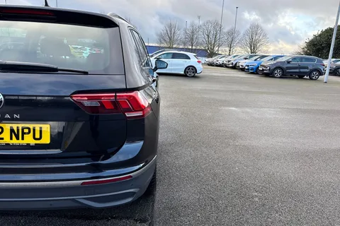 PF22NPU Volkswagen Tiguan 1.5 TSI Life DSG Euro 6 (s/s) 5dr Thumbnail #33