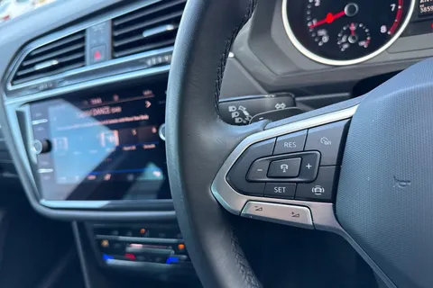 PF22NPU Volkswagen Tiguan 1.5 TSI Life DSG Euro 6 (s/s) 5dr Thumbnail #38