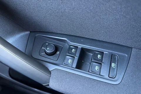 PF22NPU Volkswagen Tiguan 1.5 TSI Life DSG Euro 6 (s/s) 5dr Thumbnail #40