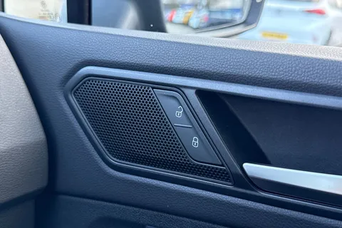 PF22NPU Volkswagen Tiguan 1.5 TSI Life DSG Euro 6 (s/s) 5dr Thumbnail #41