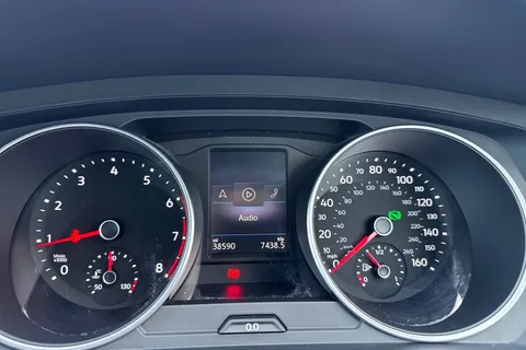 PF22NPU Volkswagen Tiguan 1.5 TSI Life DSG Euro 6 (s/s) 5dr Thumbnail #45