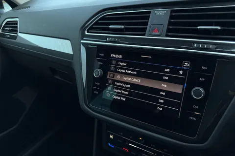 PF22NPU Volkswagen Tiguan 1.5 TSI Life DSG Euro 6 (s/s) 5dr Thumbnail #48