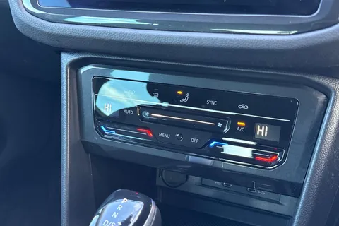 PF22NPU Volkswagen Tiguan 1.5 TSI Life DSG Euro 6 (s/s) 5dr Thumbnail #53