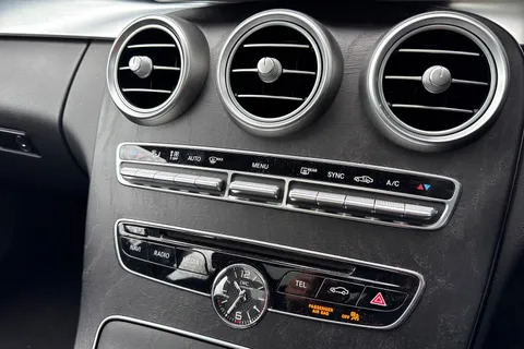 FL15EFS Mercedes-Benz C Class 4.0 C63 V8 BiTurbo AMG SpdS MCT Euro 6 (s/s) 5dr Thumbnail #23