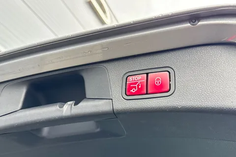 FL15EFS Mercedes-Benz C Class 4.0 C63 V8 BiTurbo AMG SpdS MCT Euro 6 (s/s) 5dr Thumbnail #35