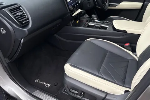 WU22VWP Lexus Nx 2.5 450h+ 18.1kWh E-CVT 4WD Euro 6 (s/s) 5dr Thumbnail #36