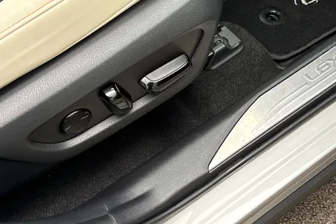 WU22VWP Lexus Nx 2.5 450h+ 18.1kWh E-CVT 4WD Euro 6 (s/s) 5dr Thumbnail #43