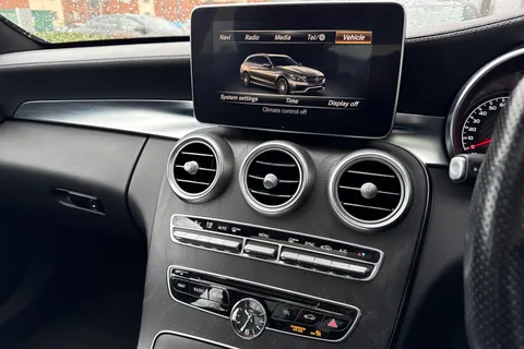 FL15EFS Mercedes-Benz C Class 4.0 C63 V8 BiTurbo AMG SpdS MCT Euro 6 (s/s) 5dr Thumbnail #44