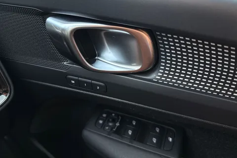 OU20KKA Volvo Xc40 2.0 T4 R-Design Auto AWD Euro 6 (s/s) 5dr Thumbnail #21